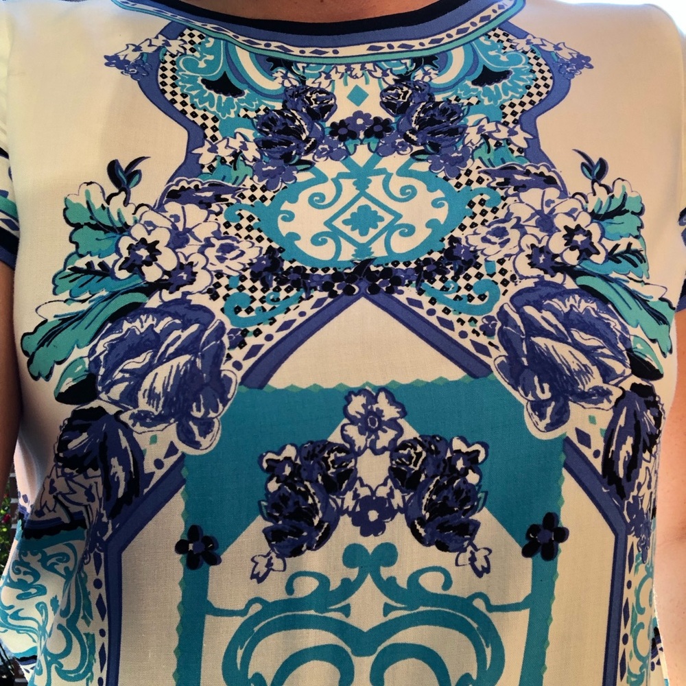Beautiful pattern dress. - Picture 2 of 3